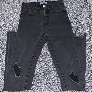 ripped black skinny jeans